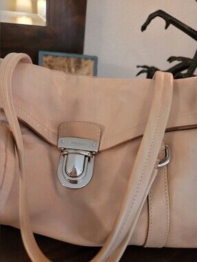 🩷PRADA Vitello Cipria Easy Bag🩷